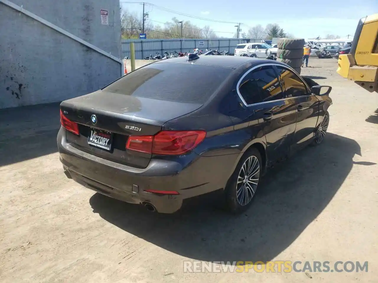 4 Photograph of a damaged car WBAJA7C51KWW39745 BMW 5 SERIES 2019