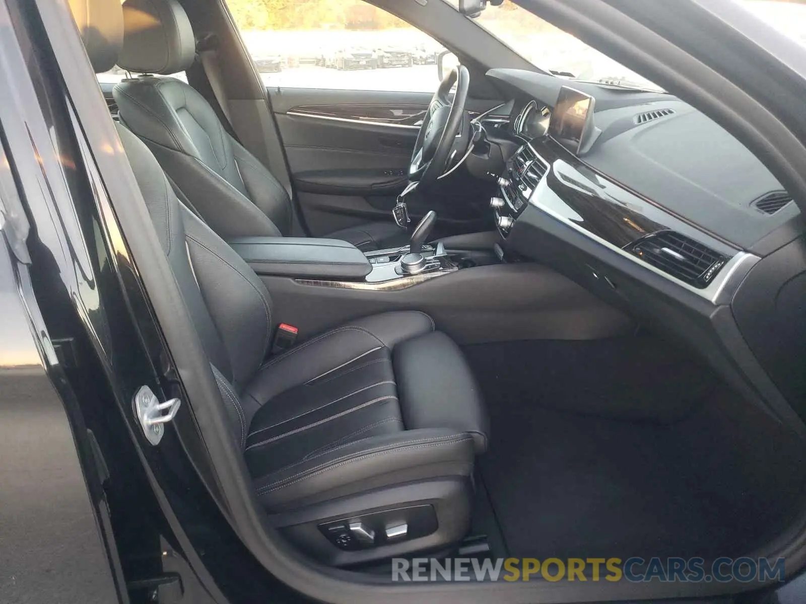 5 Photograph of a damaged car WBAJA7C53KG910640 BMW 5 SERIES 2019