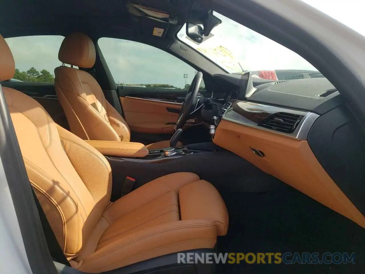5 Photograph of a damaged car WBAJA7C54KG910419 BMW 5 SERIES 2019