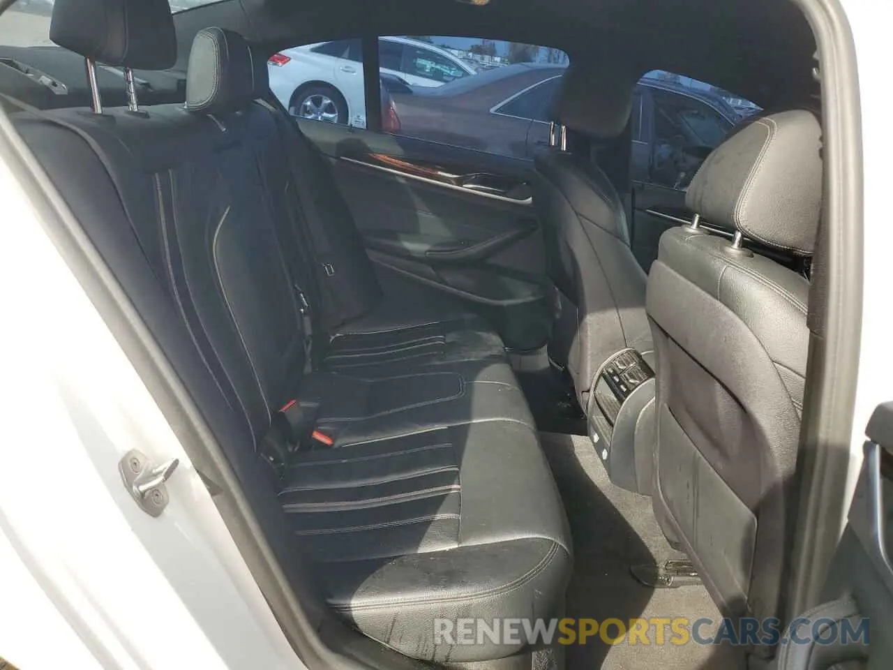 10 Photograph of a damaged car WBAJA7C54KG911621 BMW 5 SERIES 2019