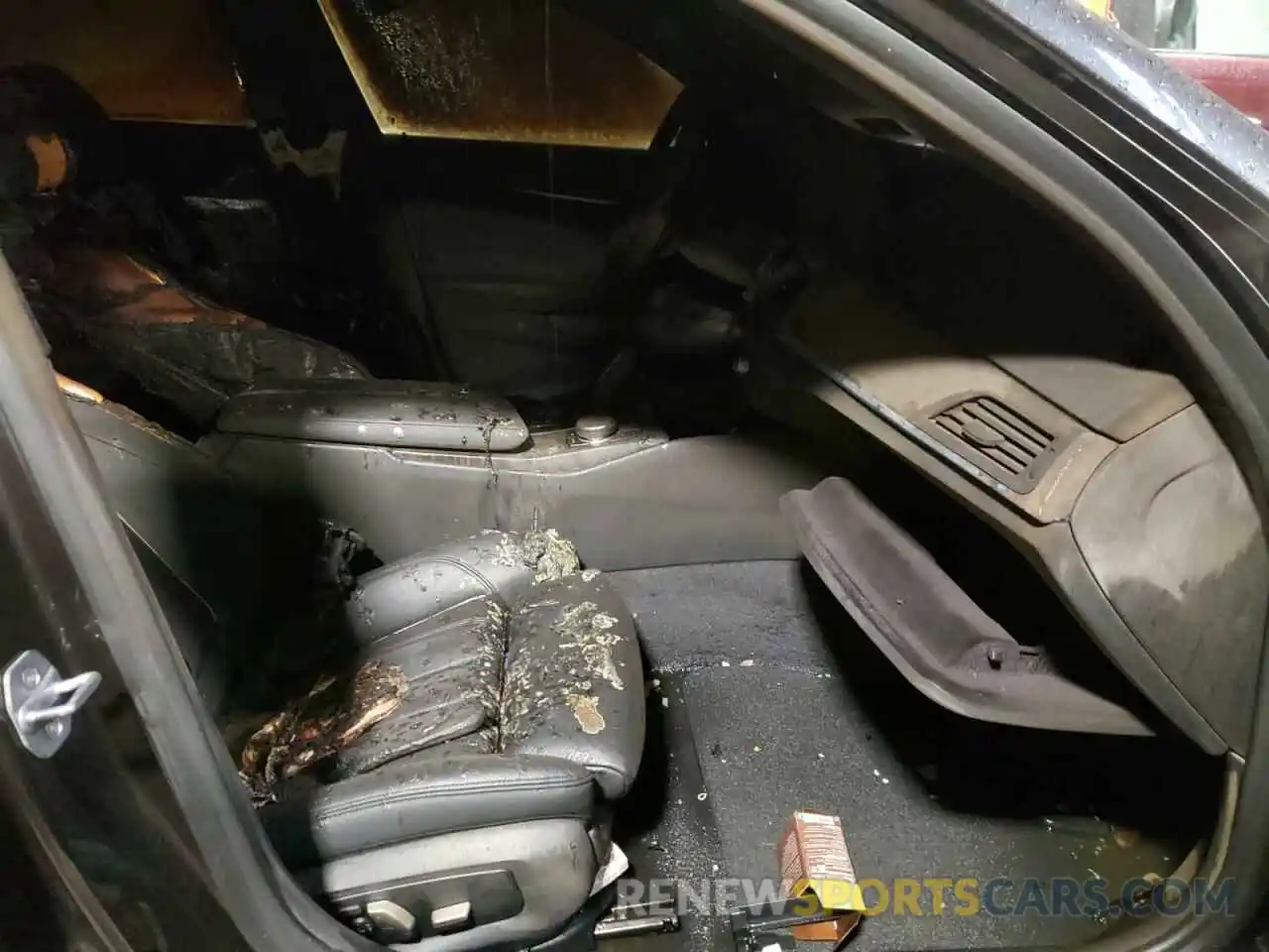 5 Photograph of a damaged car WBAJA7C54KWW18517 BMW 5 SERIES 2019