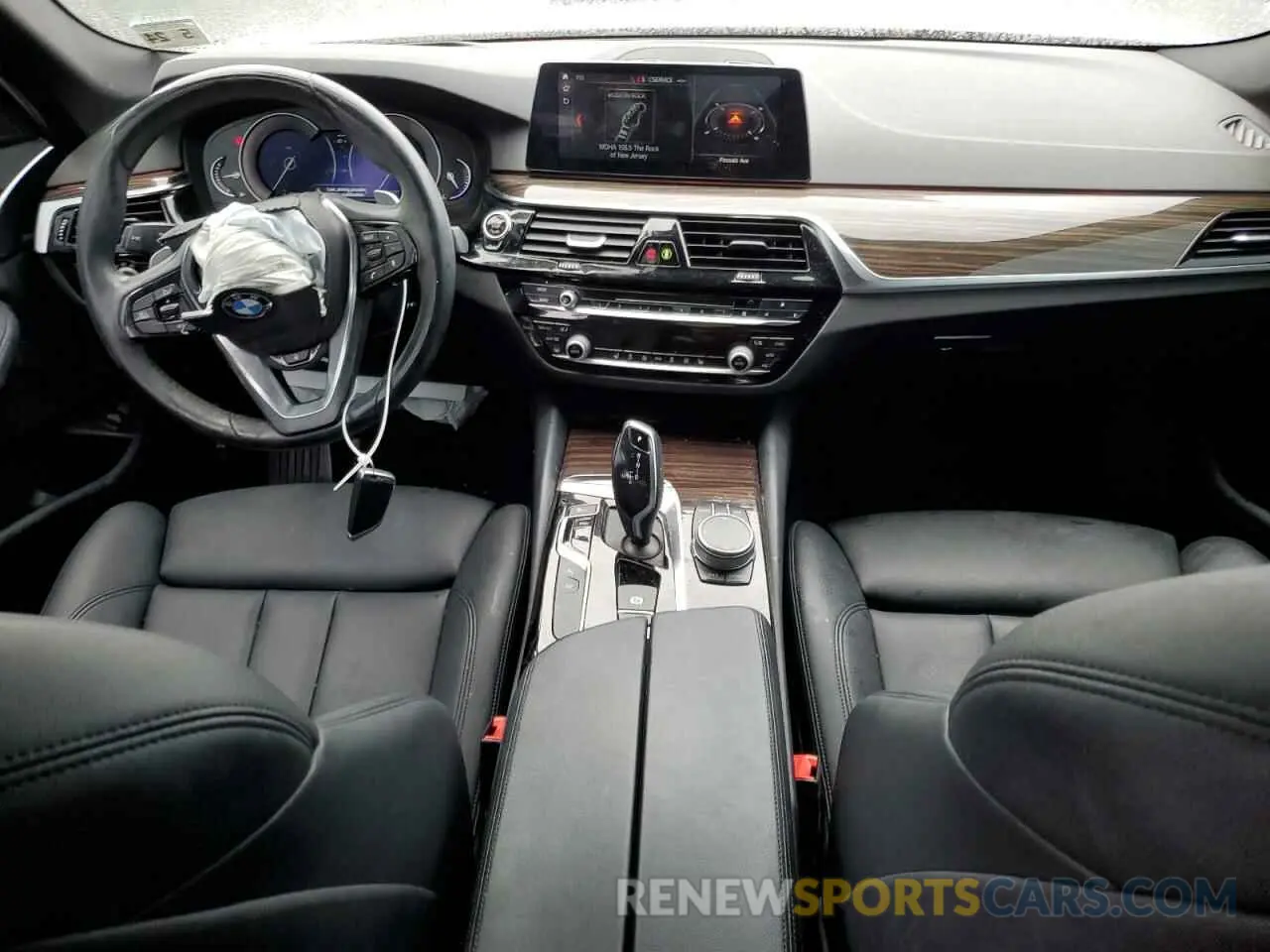 8 Photograph of a damaged car WBAJA7C55KG909778 BMW 5 SERIES 2019