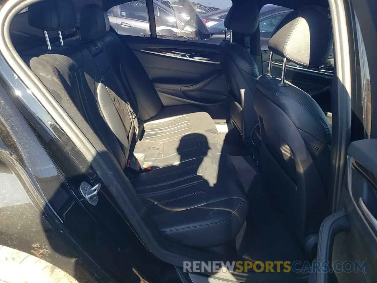 10 Photograph of a damaged car WBAJA7C55KWW17182 BMW 5 SERIES 2019