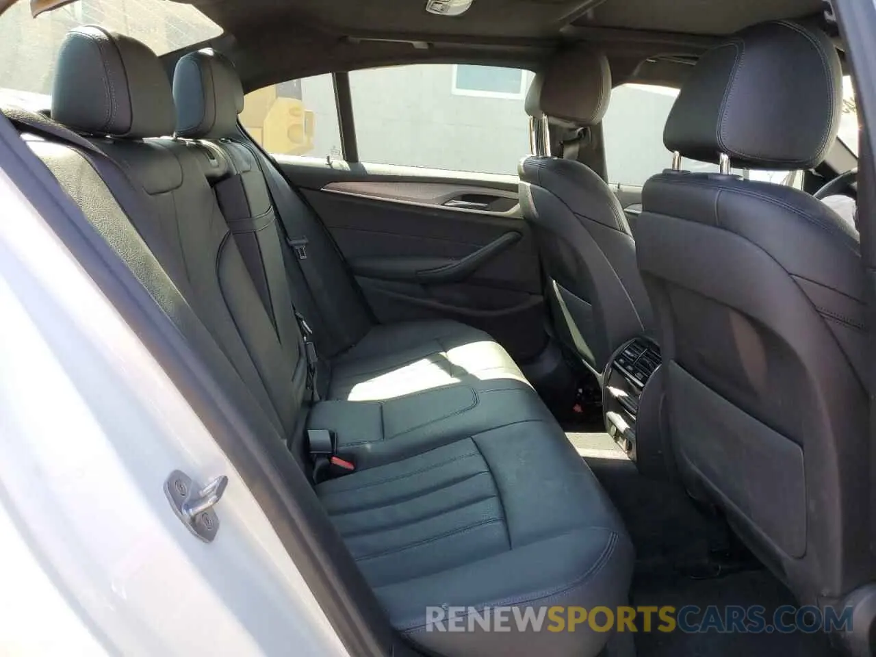10 Photograph of a damaged car WBAJA7C55KWW49663 BMW 5 SERIES 2019