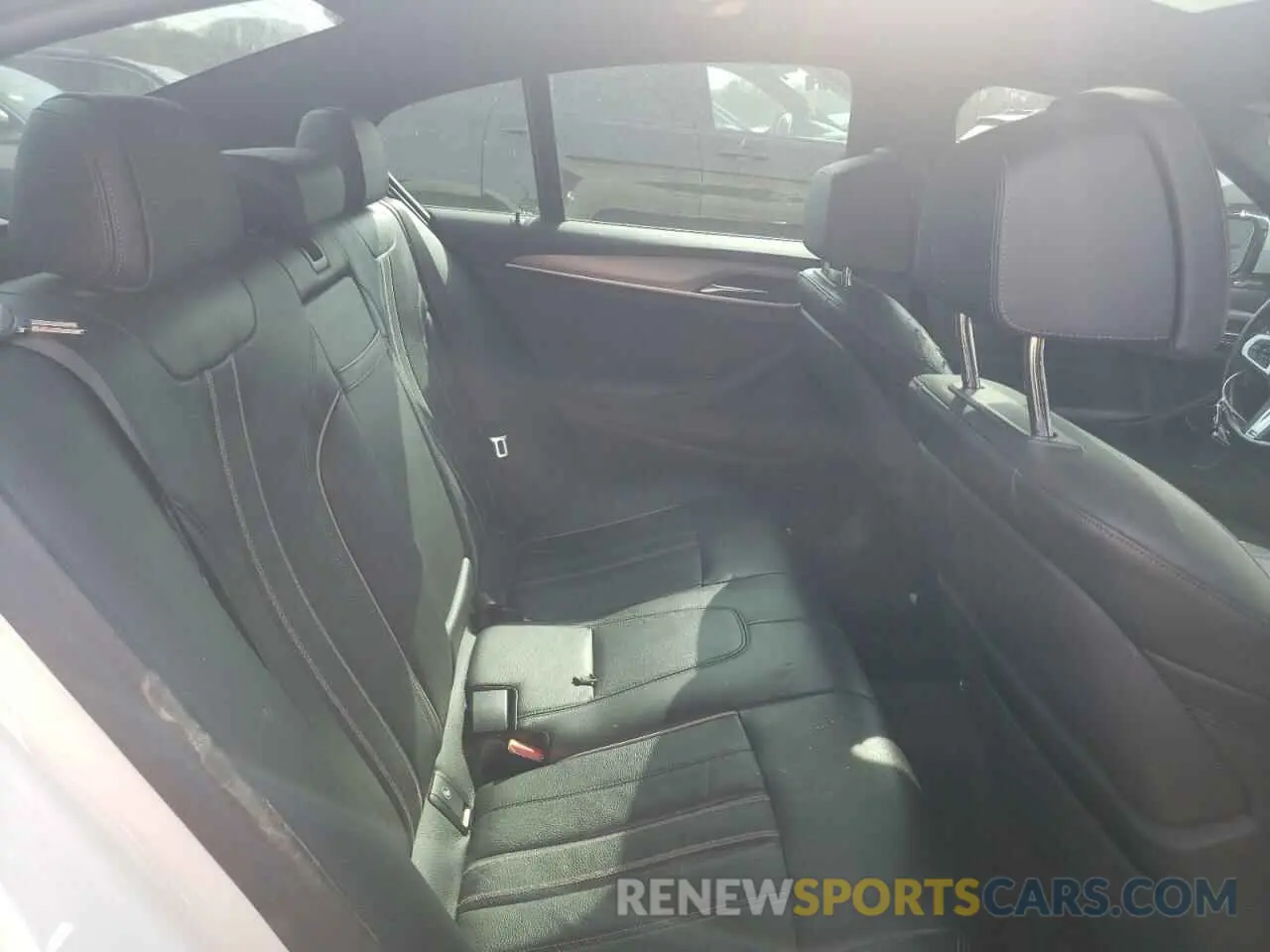 10 Photograph of a damaged car WBAJA7C56KG909742 BMW 5 SERIES 2019