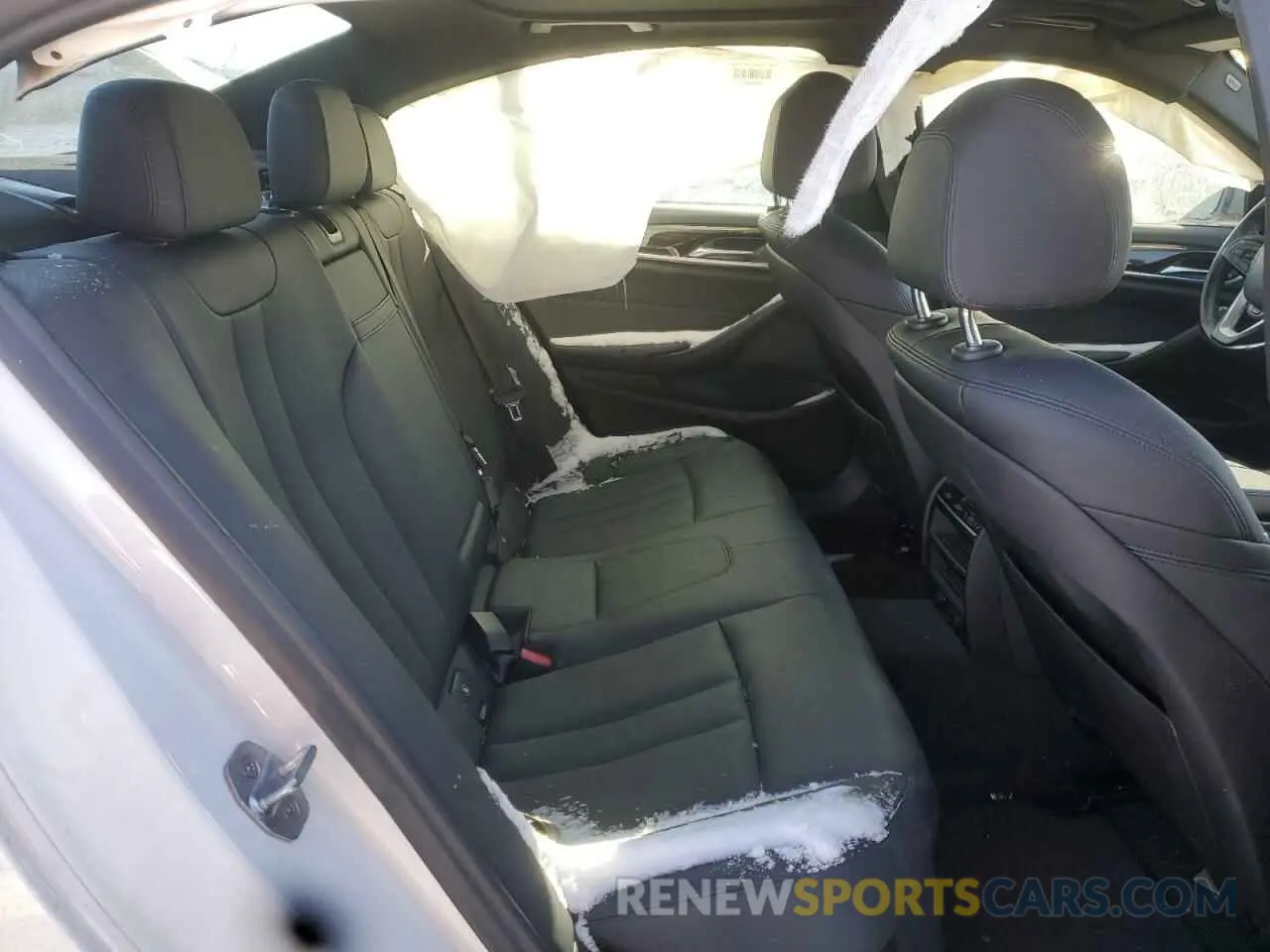 10 Photograph of a damaged car WBAJA7C57KWW07303 BMW 5 SERIES 2019