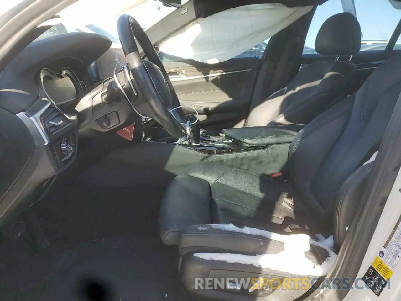7 Photograph of a damaged car WBAJA7C57KWW07303 BMW 5 SERIES 2019