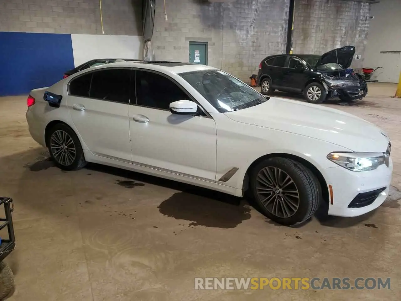 4 Photograph of a damaged car WBAJA7C57KWW32394 BMW 5 SERIES 2019