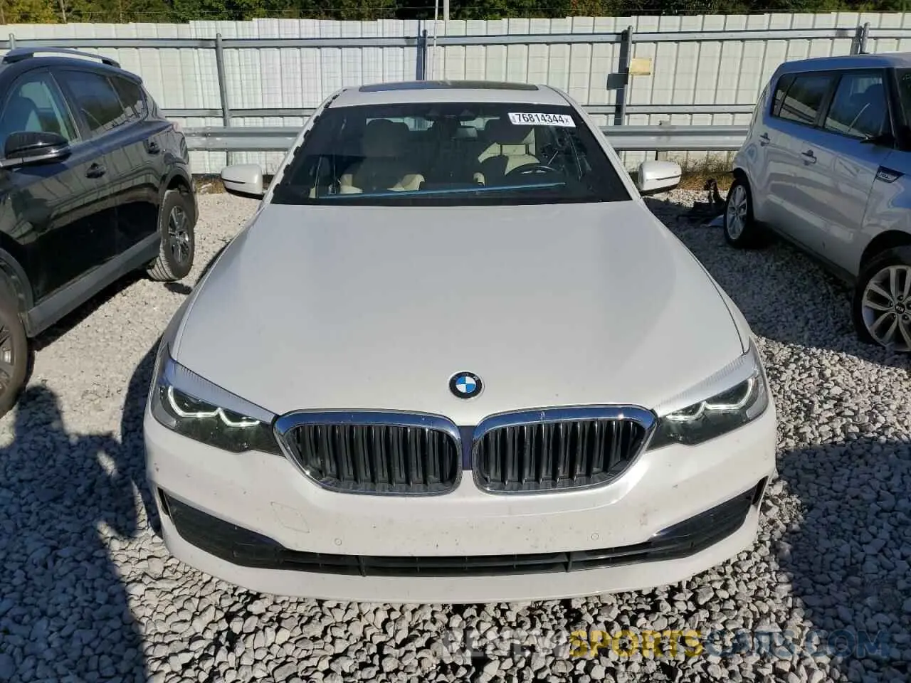 5 Photograph of a damaged car WBAJA7C58KWW11425 BMW 5 SERIES 2019