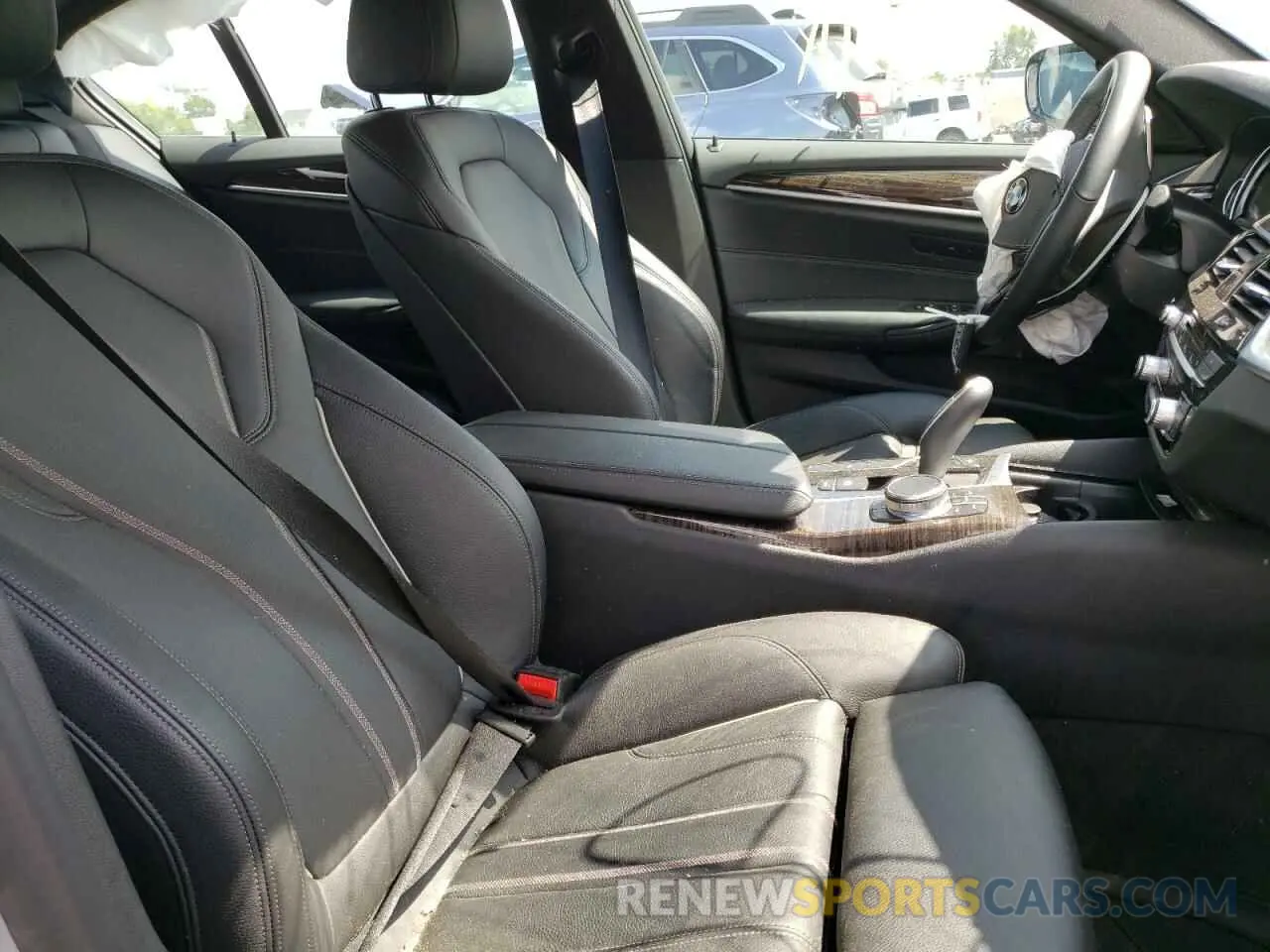 5 Photograph of a damaged car WBAJA7C5XKG910859 BMW 5 SERIES 2019