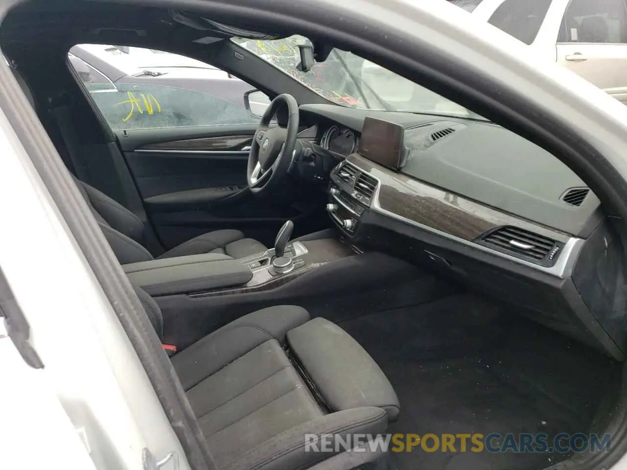 5 Photograph of a damaged car WBAJA7C5XKWW27240 BMW 5 SERIES 2019