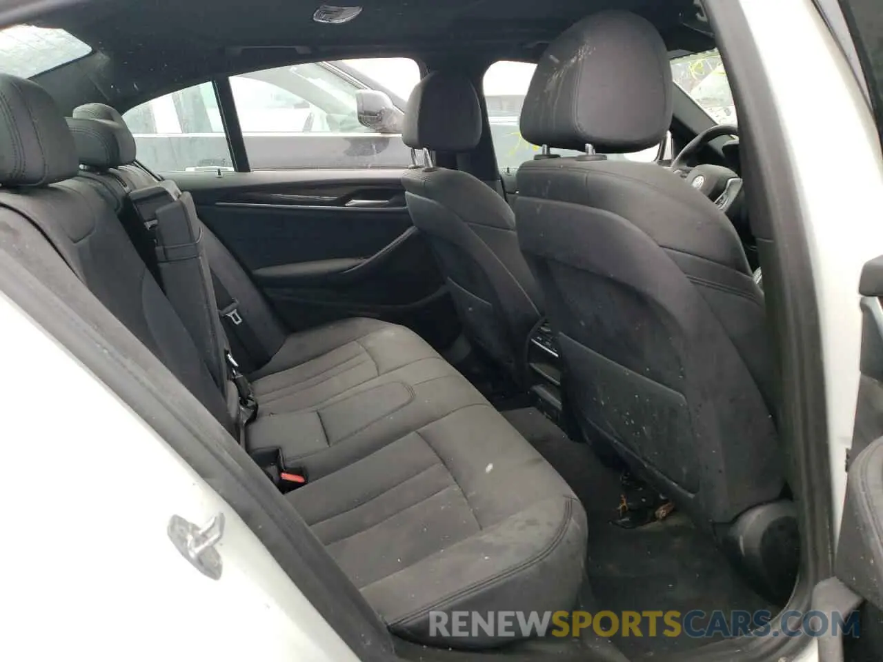 6 Photograph of a damaged car WBAJA7C5XKWW27240 BMW 5 SERIES 2019