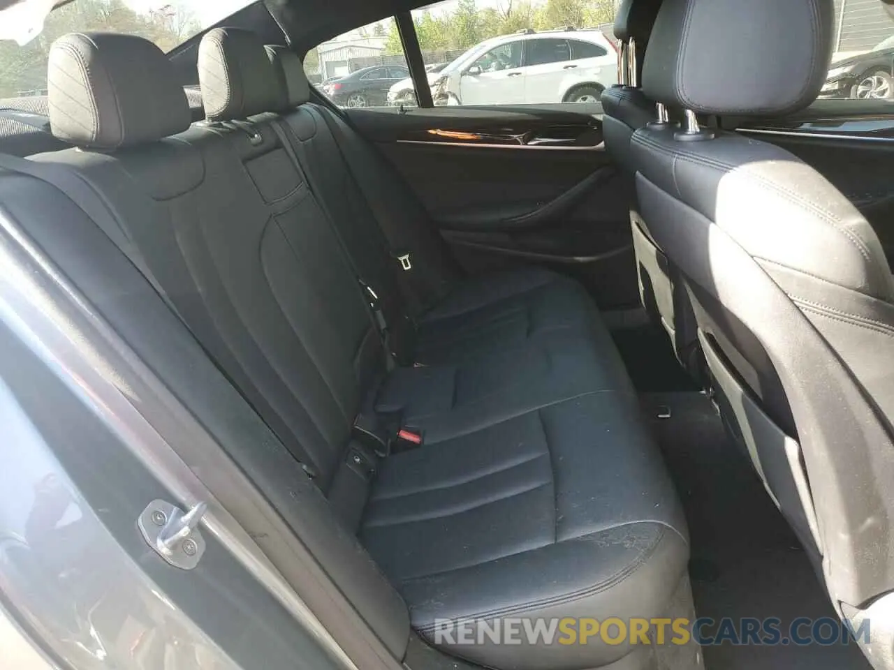 10 Photograph of a damaged car WBAJA9C50KB389398 BMW 5 SERIES 2019