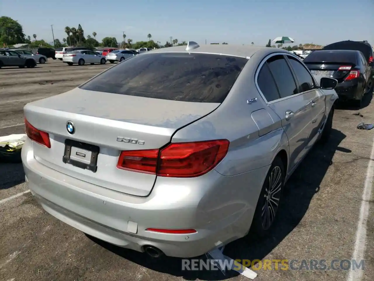 4 Photograph of a damaged car WBAJA9C51KB391791 BMW 5 SERIES 2019