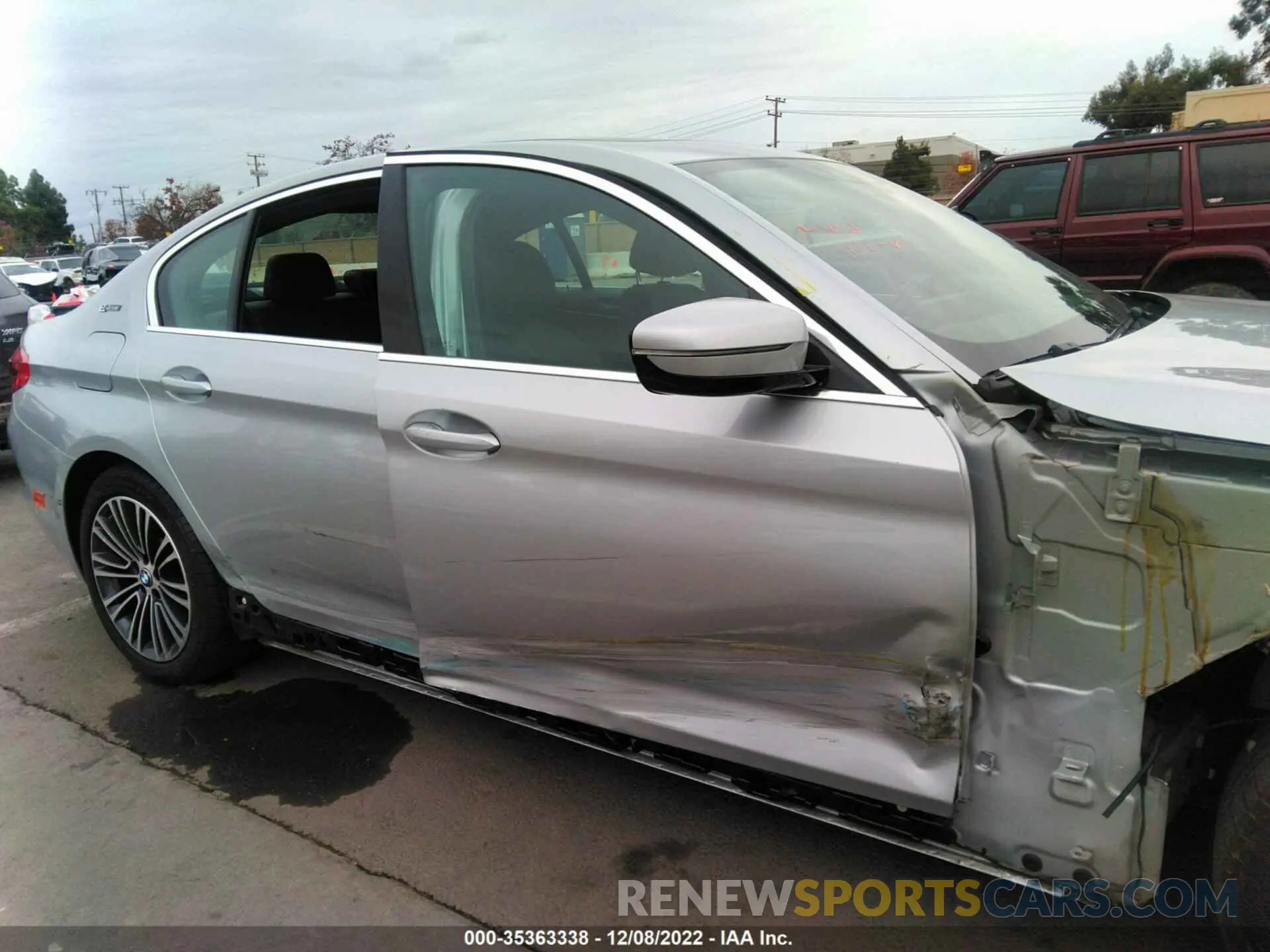 6 Photograph of a damaged car WBAJA9C52KB398667 BMW 5 SERIES 2019