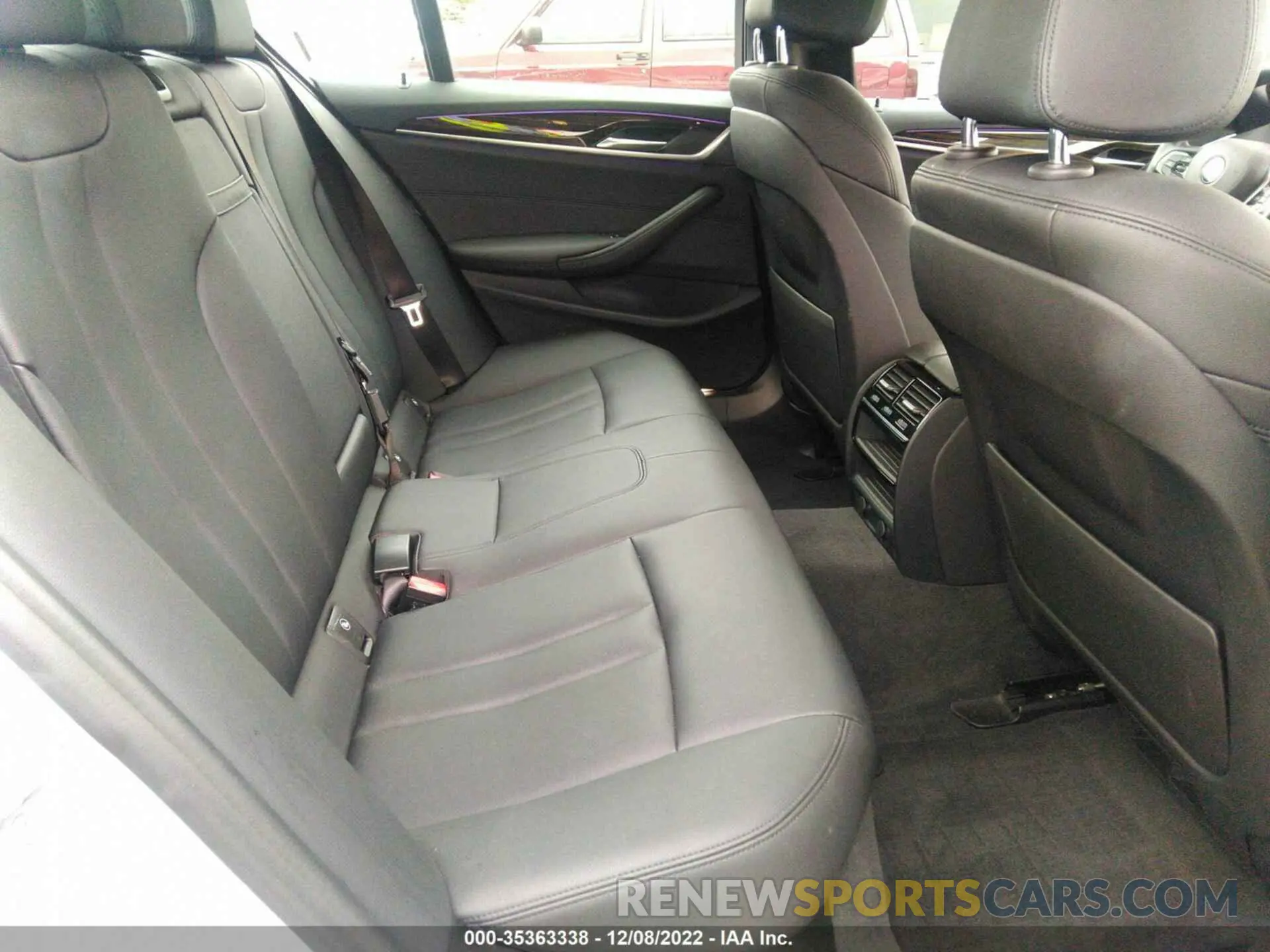 8 Photograph of a damaged car WBAJA9C52KB398667 BMW 5 SERIES 2019