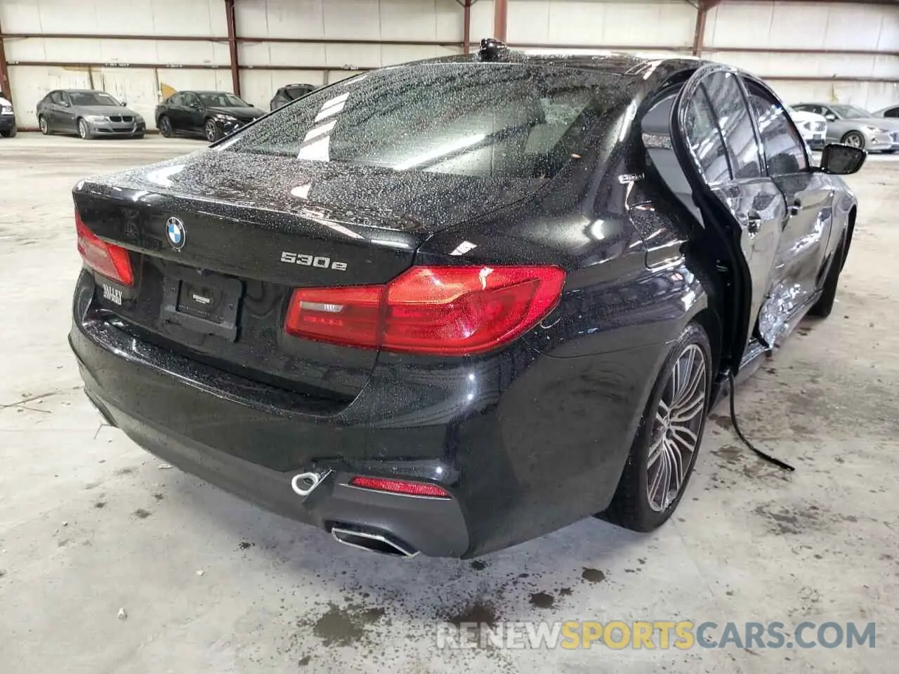 4 Photograph of a damaged car WBAJA9C54KB398587 BMW 5 SERIES 2019