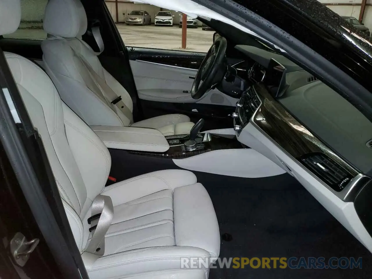 5 Photograph of a damaged car WBAJA9C54KB398587 BMW 5 SERIES 2019