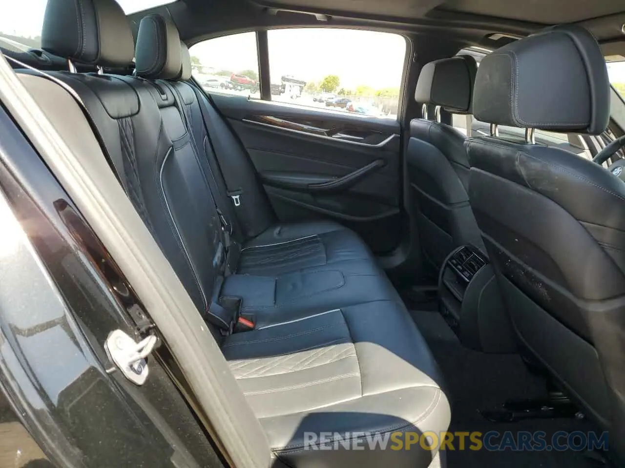 10 Photograph of a damaged car WBAJA9C56KB398509 BMW 5 SERIES 2019