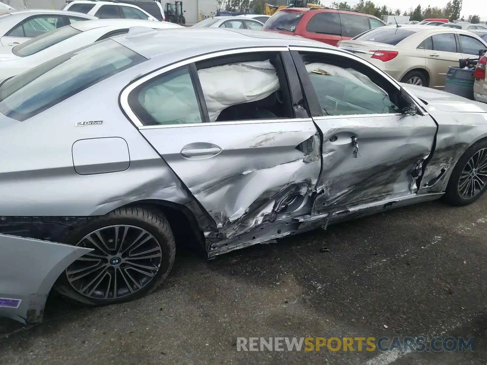 9 Photograph of a damaged car WBAJA9C58KB253620 BMW 5 SERIES 2019