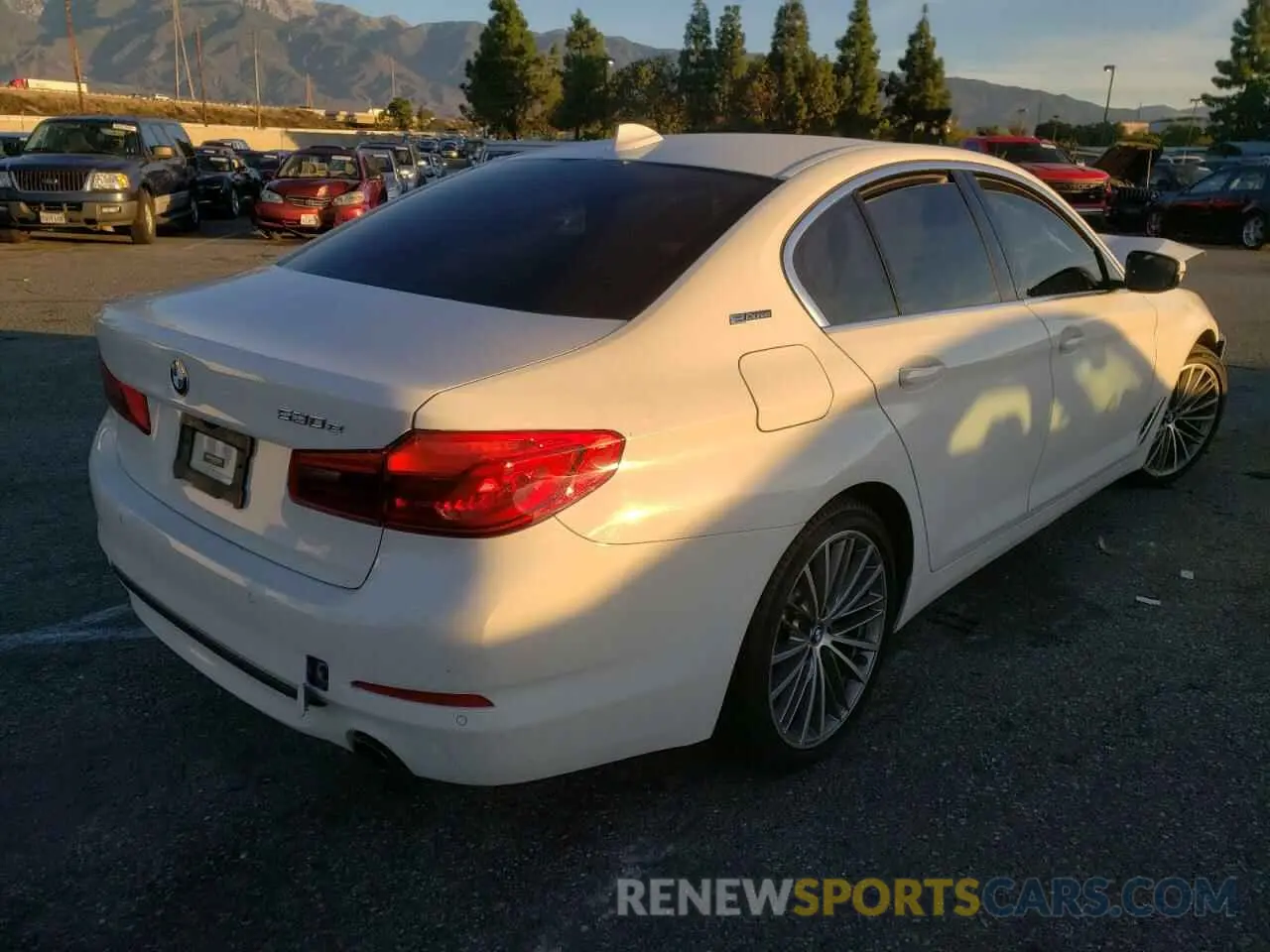 4 Photograph of a damaged car WBAJA9C59KB389142 BMW 5 SERIES 2019