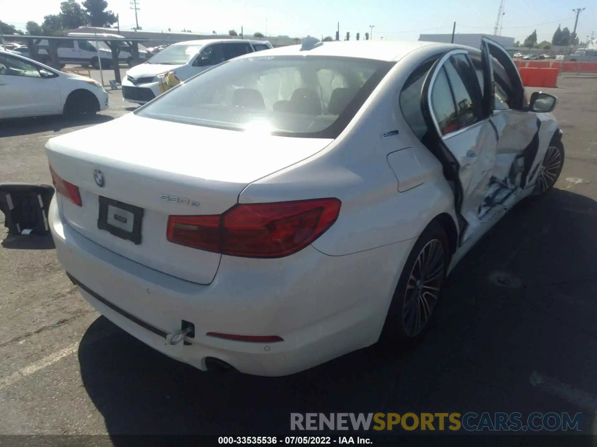 4 Photograph of a damaged car WBAJA9C5XKB253828 BMW 5 SERIES 2019