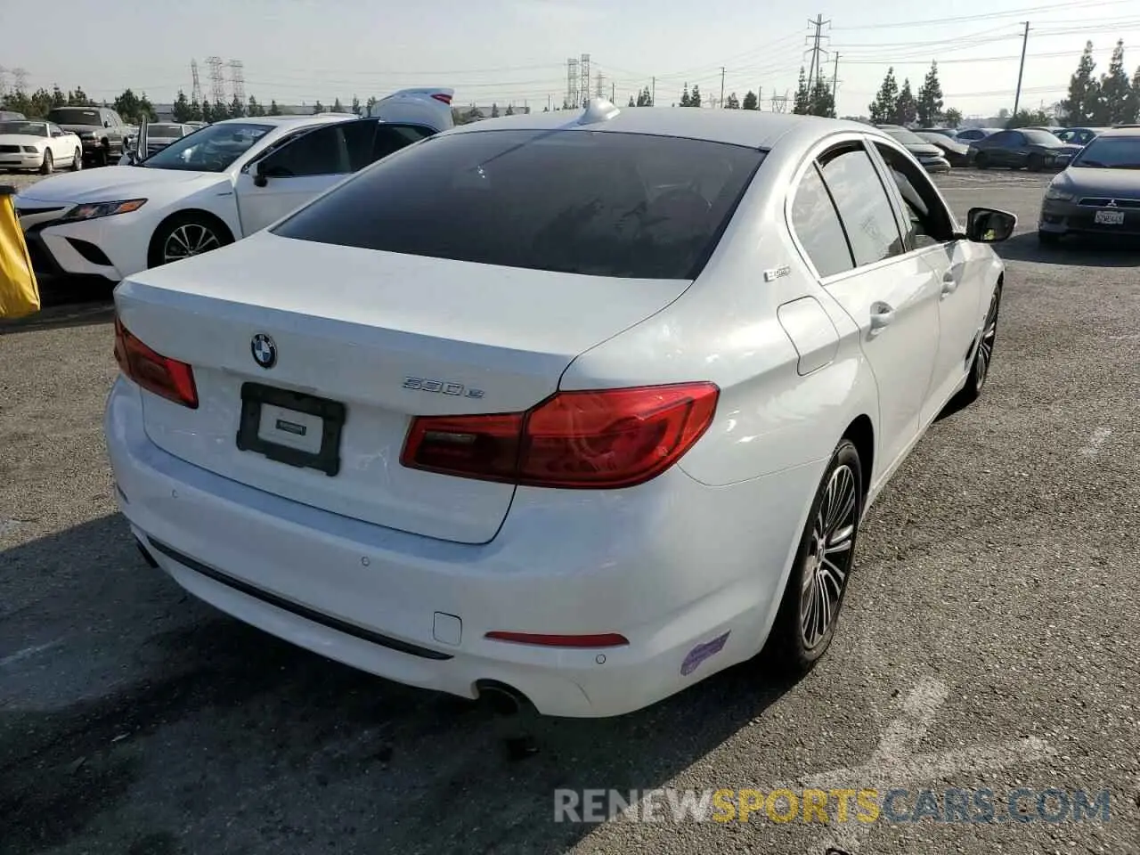 4 Photograph of a damaged car WBAJA9C5XKB388260 BMW 5 SERIES 2019