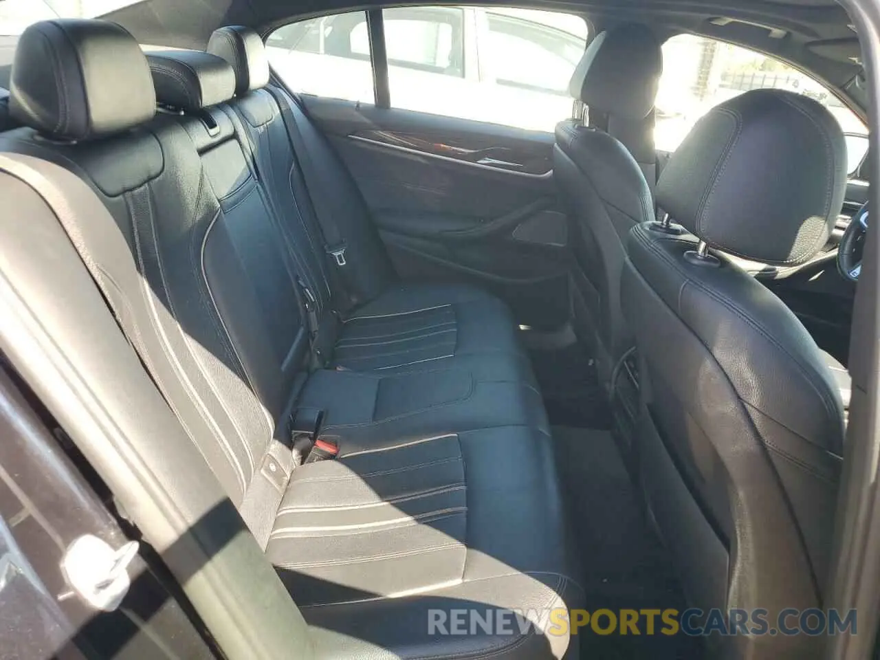 10 Photograph of a damaged car WBAJA9C5XKB391885 BMW 5 SERIES 2019