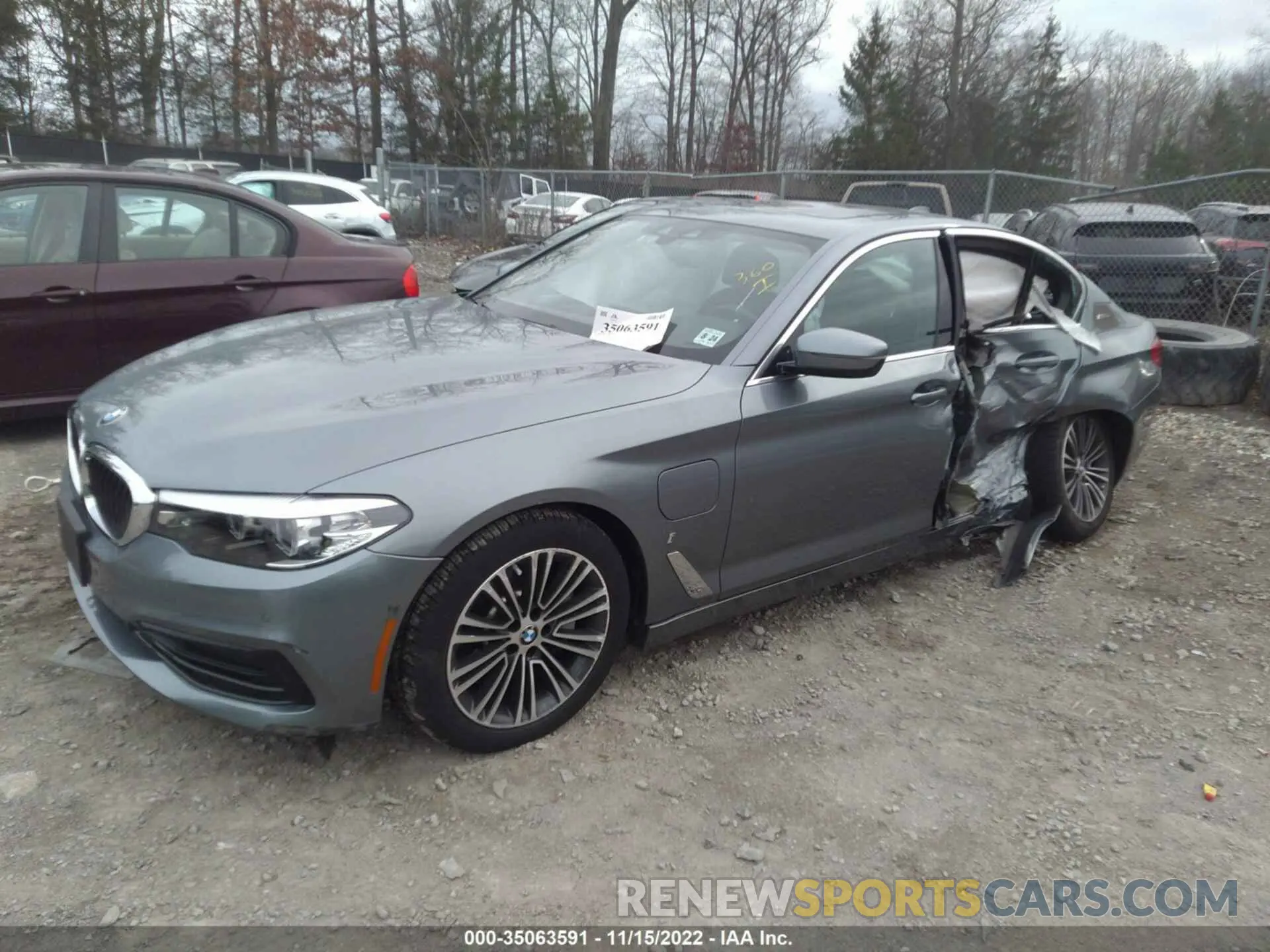 2 Photograph of a damaged car WBAJB1C51KB376612 BMW 5 SERIES 2019