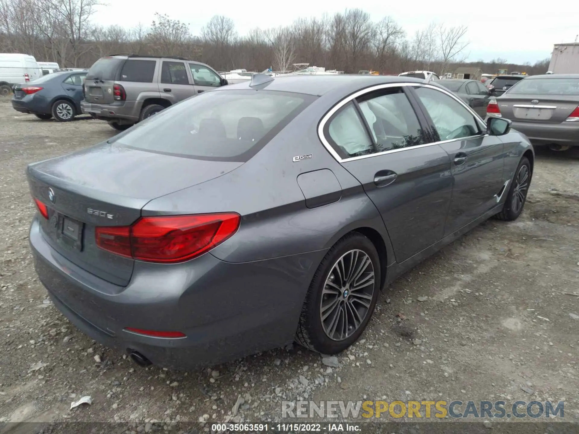4 Photograph of a damaged car WBAJB1C51KB376612 BMW 5 SERIES 2019