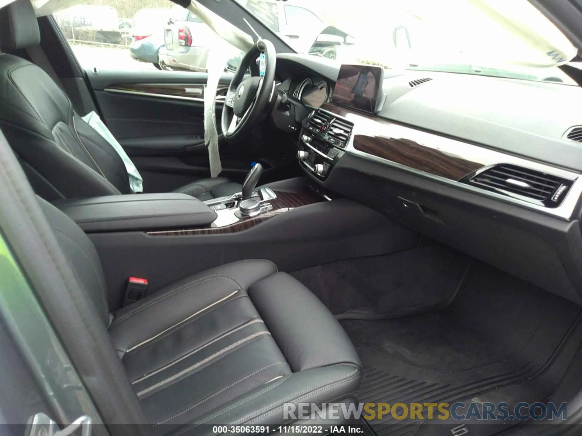 5 Photograph of a damaged car WBAJB1C51KB376612 BMW 5 SERIES 2019