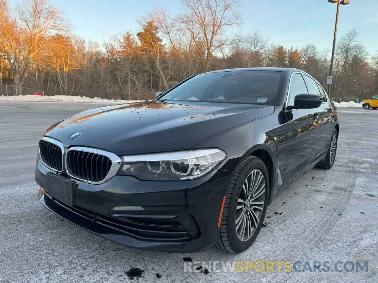 2 Photograph of a damaged car WBAJB1C52KB375565 BMW 5 SERIES 2019