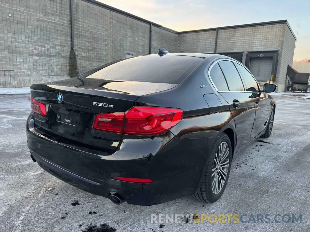 4 Photograph of a damaged car WBAJB1C52KB375565 BMW 5 SERIES 2019