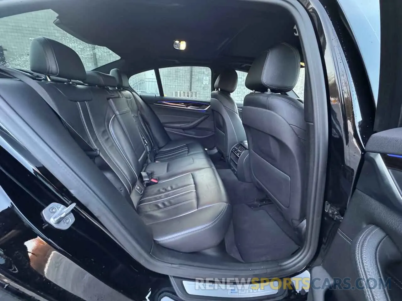 6 Photograph of a damaged car WBAJB1C52KB375565 BMW 5 SERIES 2019