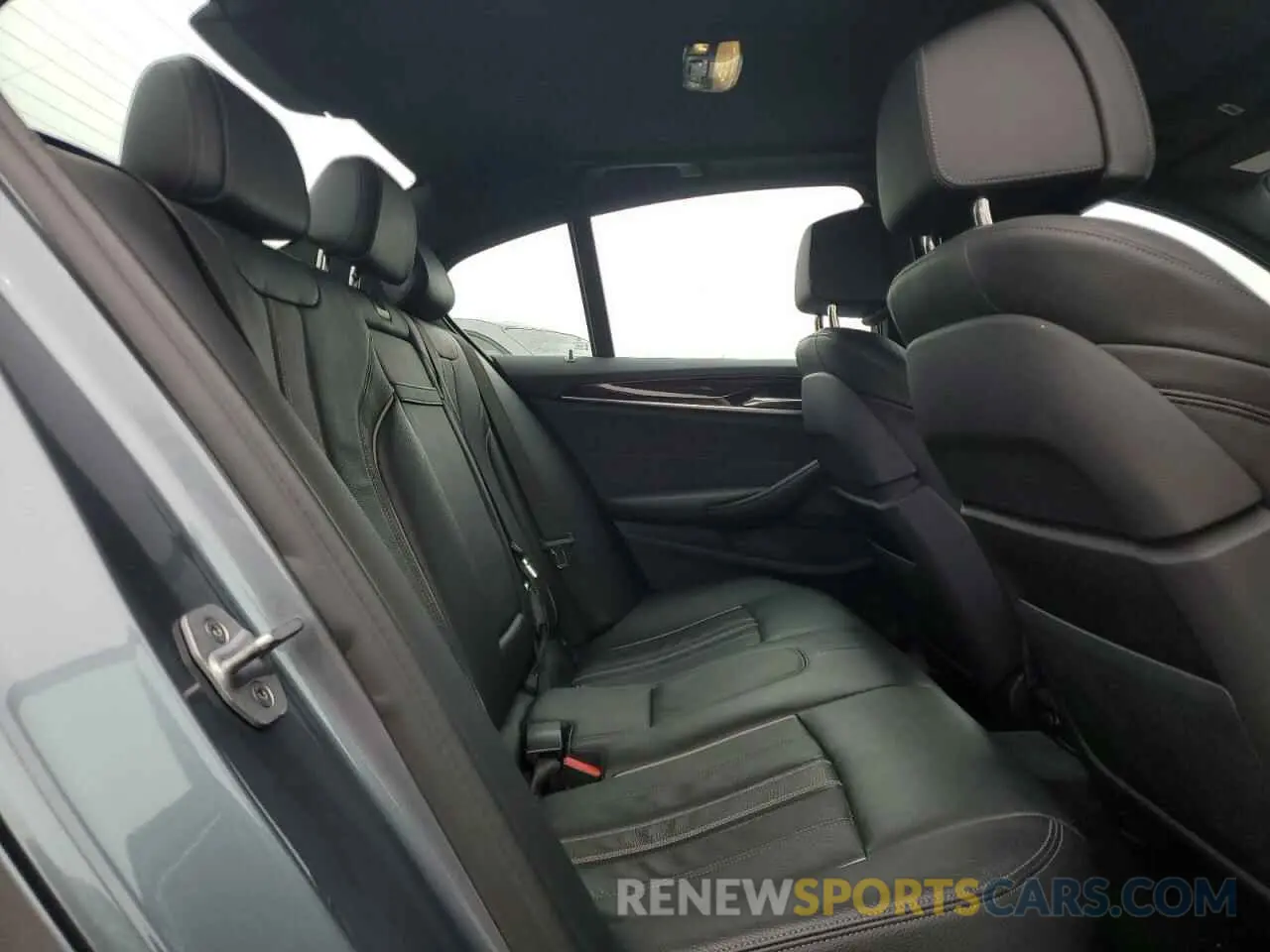 11 Photograph of a damaged car WBAJB1C56KB375312 BMW 5 SERIES 2019
