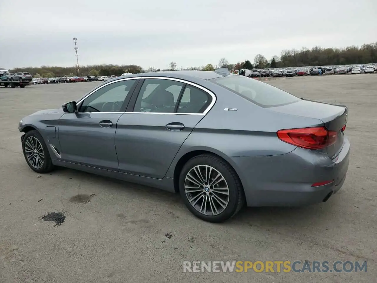2 Photograph of a damaged car WBAJB1C56KB375312 BMW 5 SERIES 2019