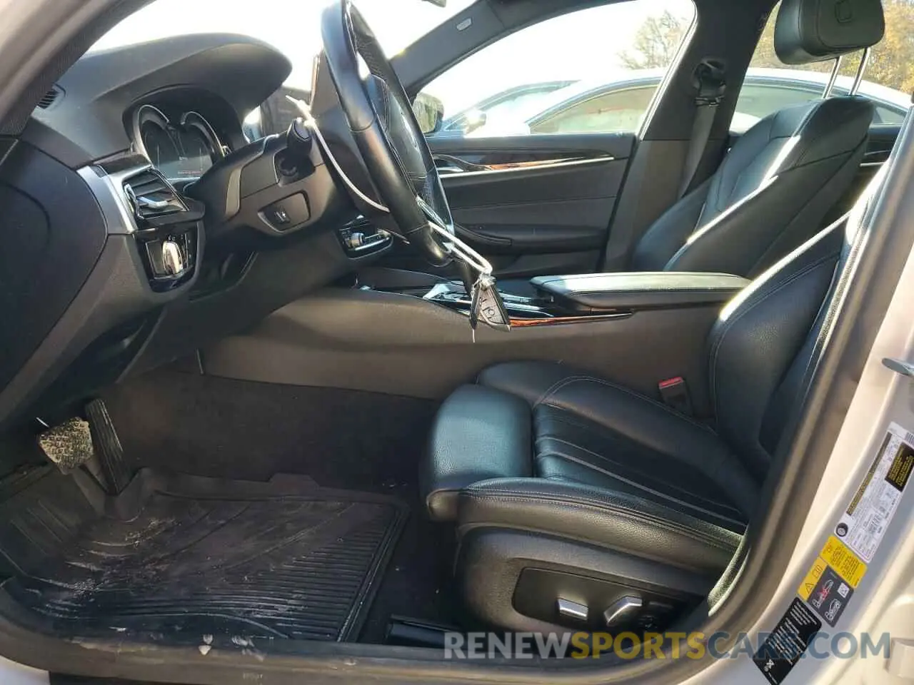7 Photograph of a damaged car WBAJB1C56KB375617 BMW 5 SERIES 2019