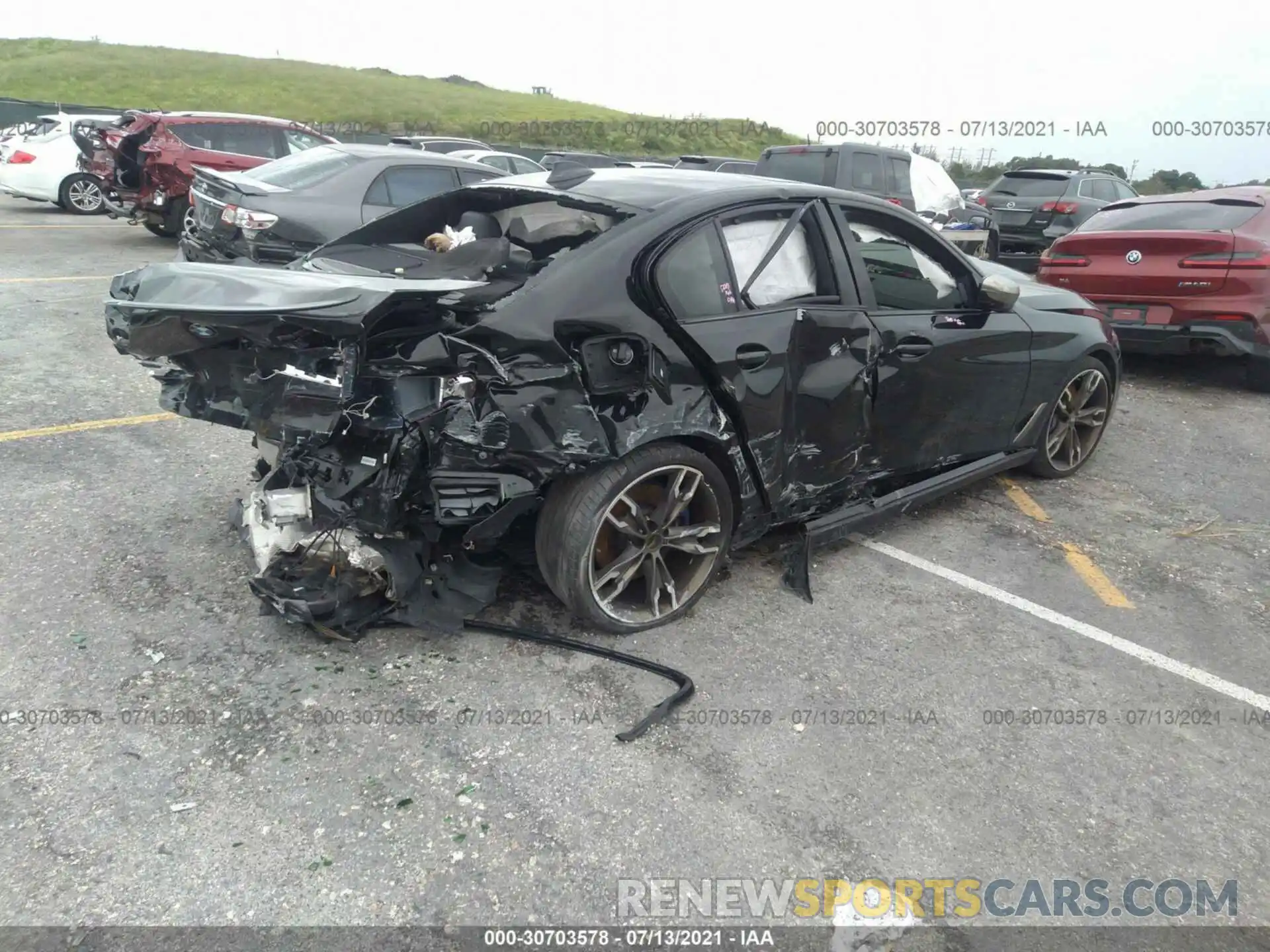 4 Photograph of a damaged car WBAJB9C58KB464040 BMW 5 SERIES 2019