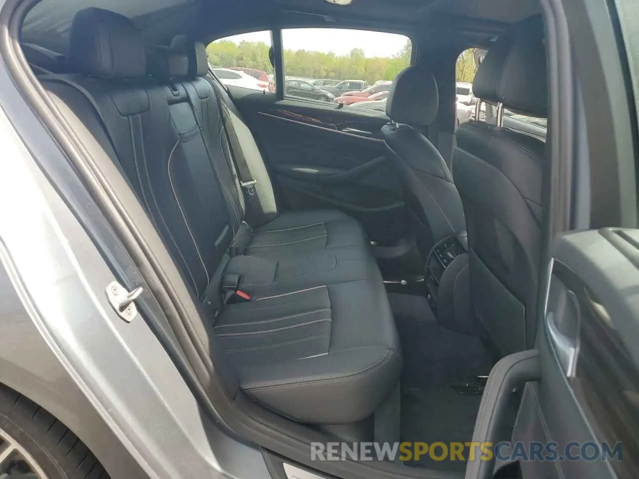 10 Photograph of a damaged car WBAJE5C50KG919241 BMW 5 SERIES 2019
