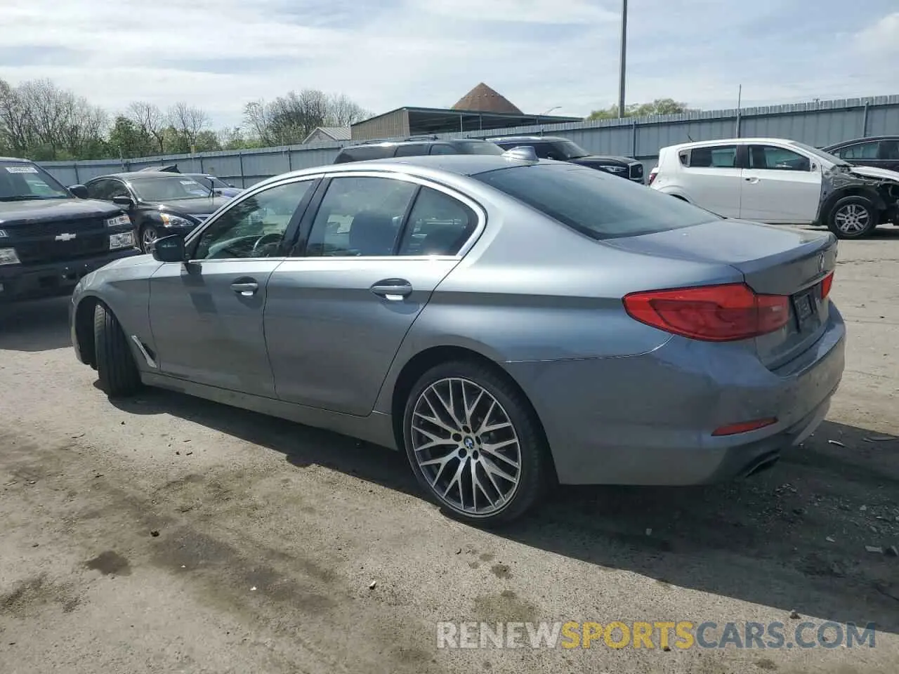 2 Photograph of a damaged car WBAJE5C50KG919241 BMW 5 SERIES 2019