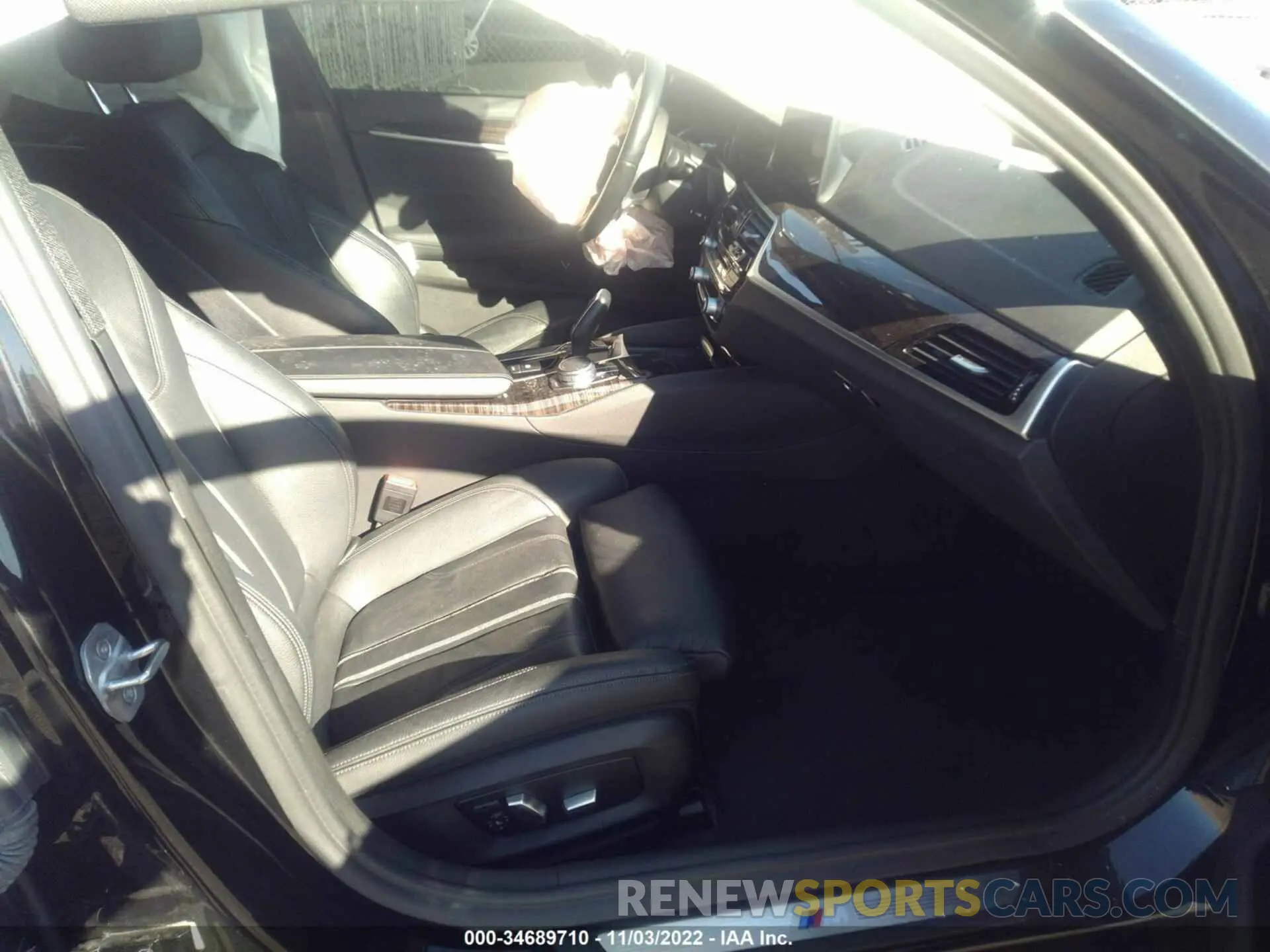 5 Photograph of a damaged car WBAJE5C50KWW08270 BMW 5 SERIES 2019