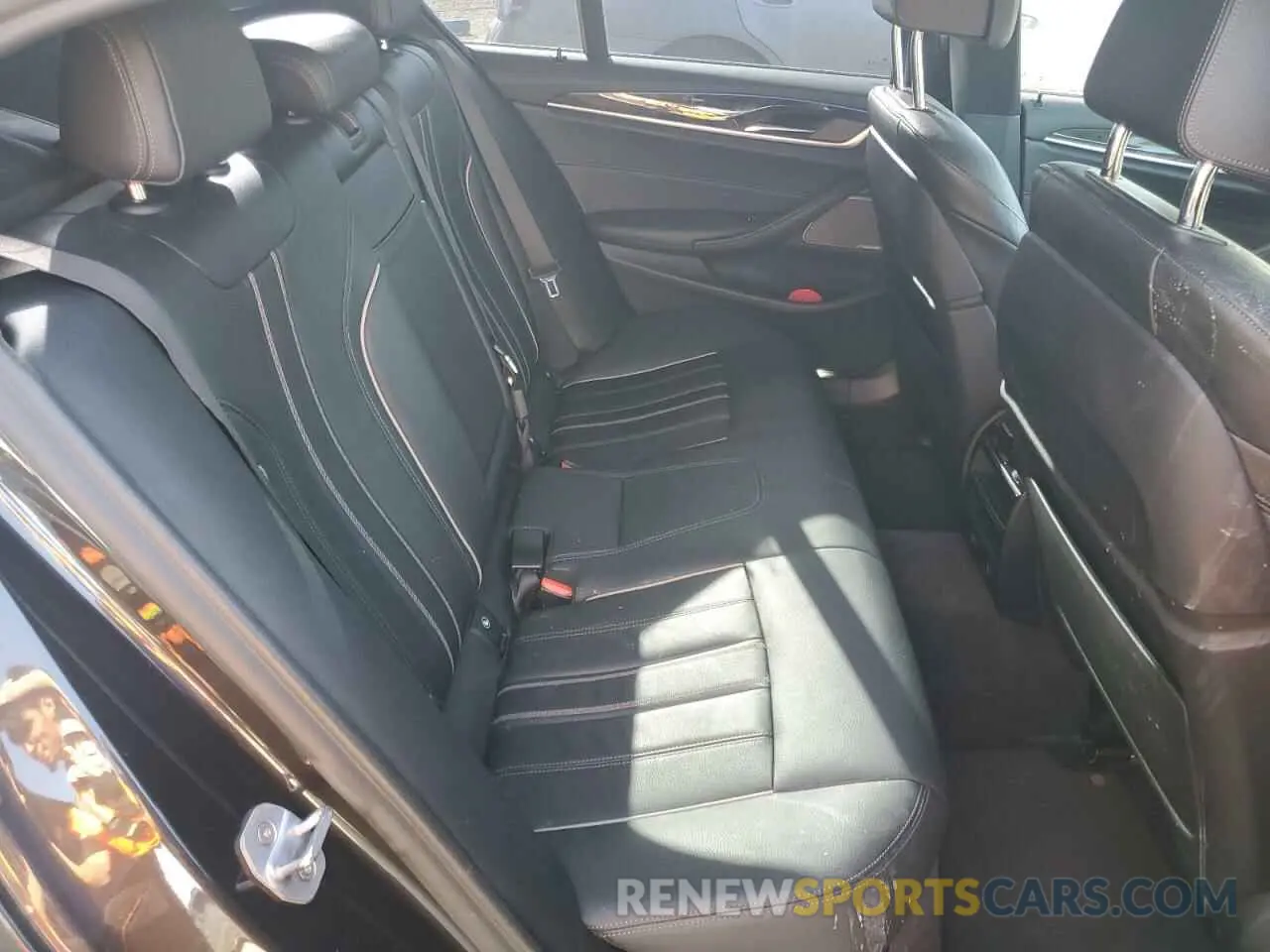 10 Photograph of a damaged car WBAJE5C52KG919337 BMW 5 SERIES 2019