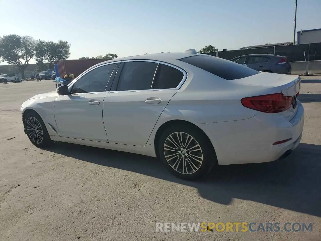 2 Photograph of a damaged car WBAJE5C52KG919676 BMW 5 SERIES 2019