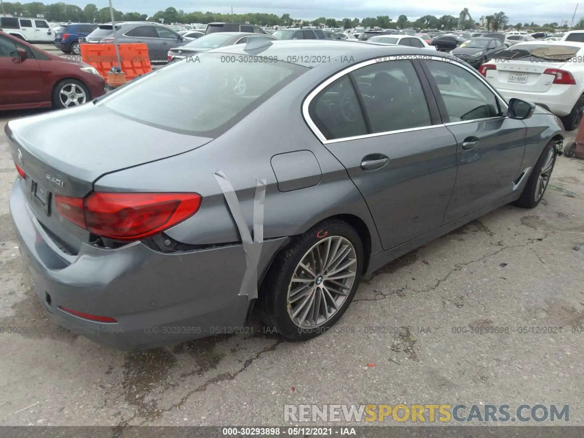 4 Photograph of a damaged car WBAJE5C52KWA98670 BMW 5 SERIES 2019