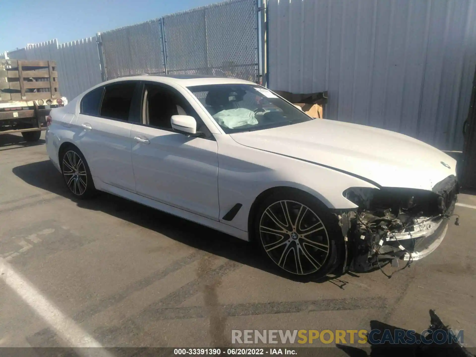 1 Photograph of a damaged car WBAJE5C52KWW03071 BMW 5 SERIES 2019