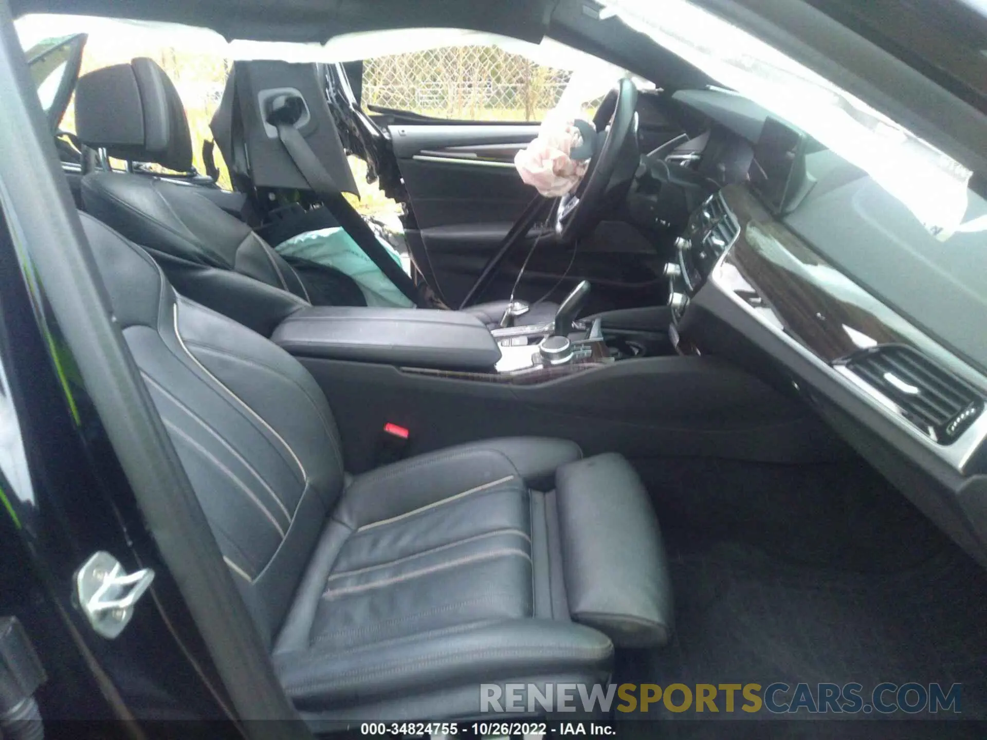5 Photograph of a damaged car WBAJE5C52KWW12255 BMW 5 SERIES 2019