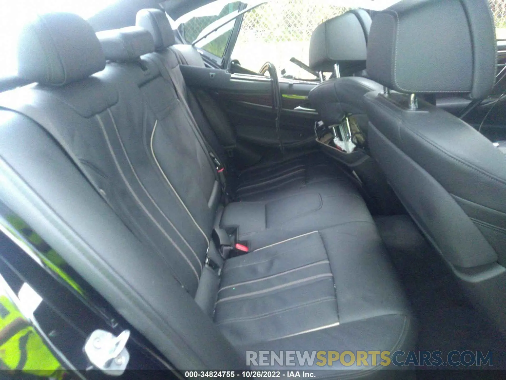 8 Photograph of a damaged car WBAJE5C52KWW12255 BMW 5 SERIES 2019