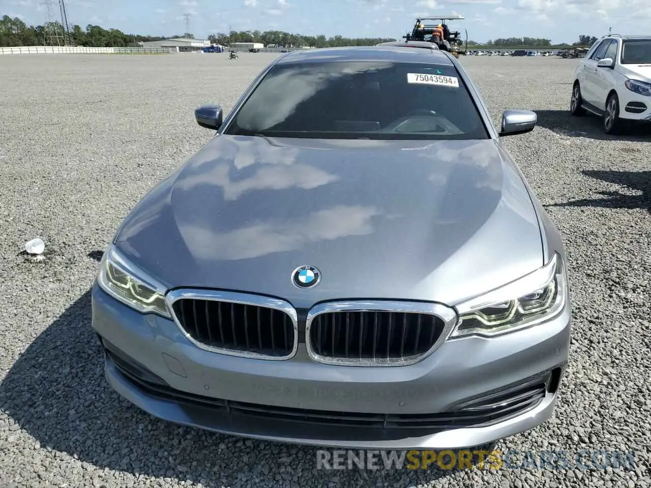 5 Photograph of a damaged car WBAJE5C52KWW30934 BMW 5 SERIES 2019