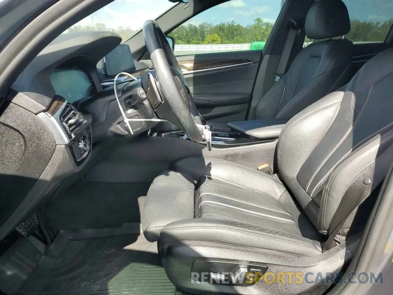 7 Photograph of a damaged car WBAJE5C52KWW30934 BMW 5 SERIES 2019