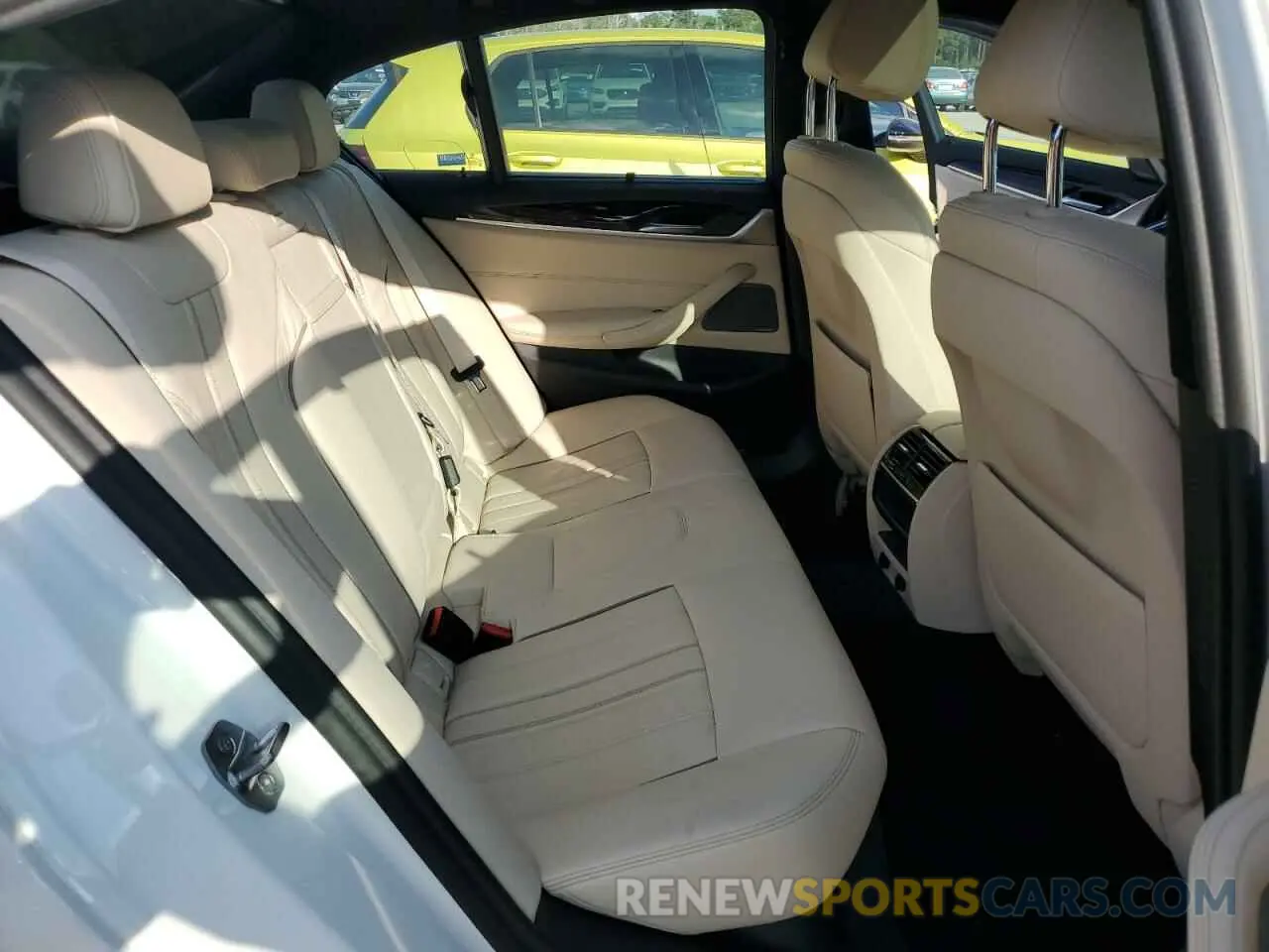 10 Photograph of a damaged car WBAJE5C53KWW20459 BMW 5 SERIES 2019